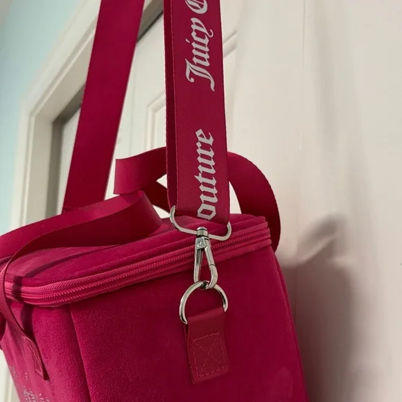 Juicy Couture Pink Velvet Velour Lunch or Cosmetic Bag with Heart Zip and Strap - Picture 3 of 9